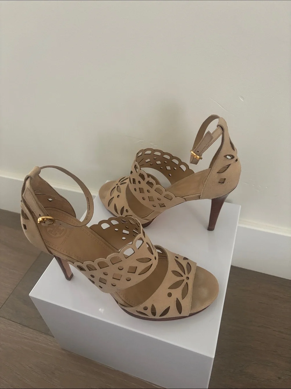Tory Burch Beige Scalloped Laser-Cut Ankle-Strap Heels
